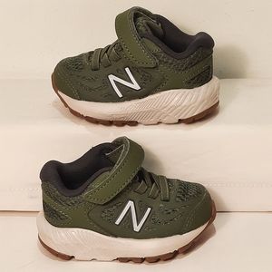 New Balance Running 519 toddler shoes size 2 green and white NWOT